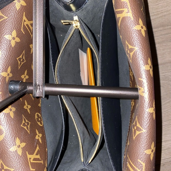 ❌SOLD❌ Authentic Louis Vuitton Double V Noir - Picture 8 of 9